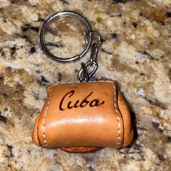 Tan faux leather  Cuba keychain - Picture 3 of 6
